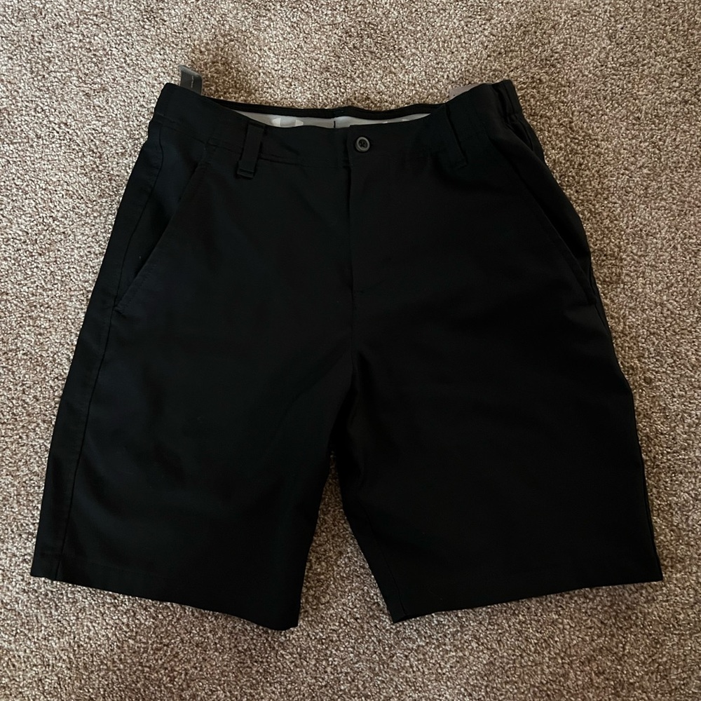UNDER ARMOUR boys size YMD black shorts